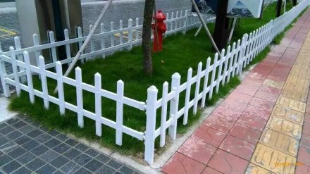 淺談PVC護(hù)欄帶給我們哪些好處有哪些？